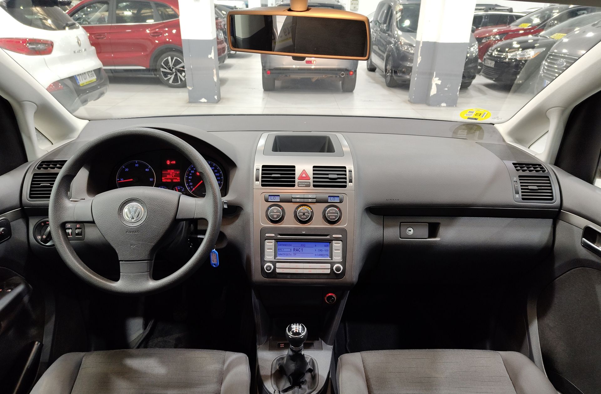 Volkswagen Touran Edition 1.9 TDI - foto 6