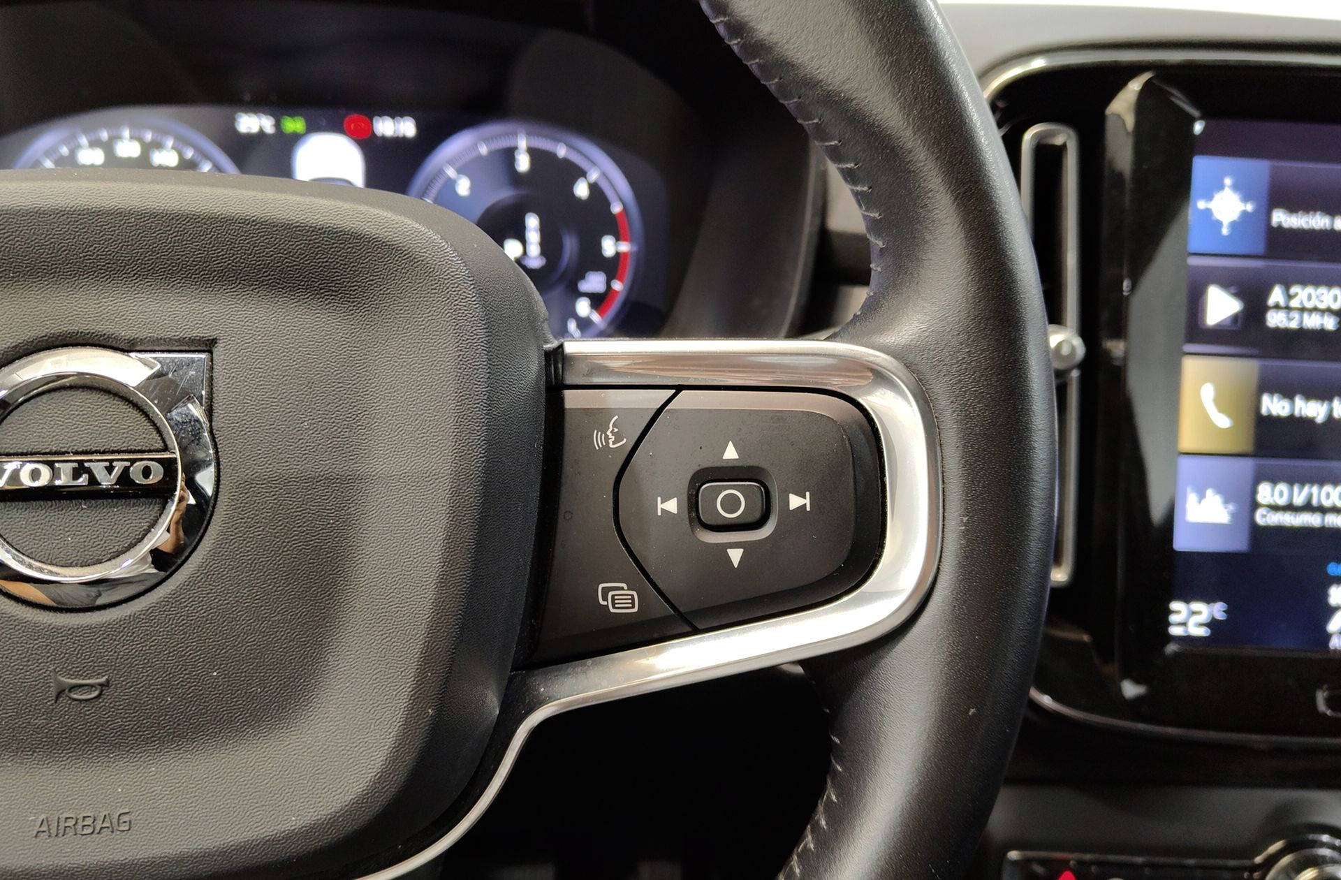 Volvo XC40 D3 Momentum AWD - foto 28