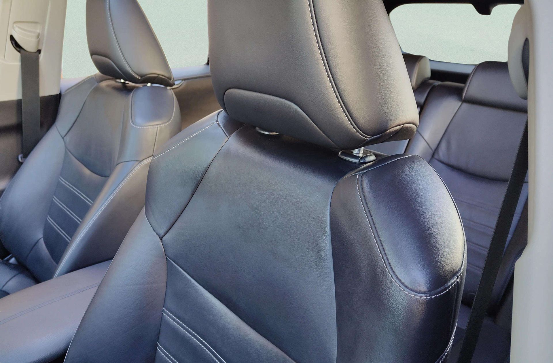 Toyota RAV4 2.5l hybrid Luxury - foto 6