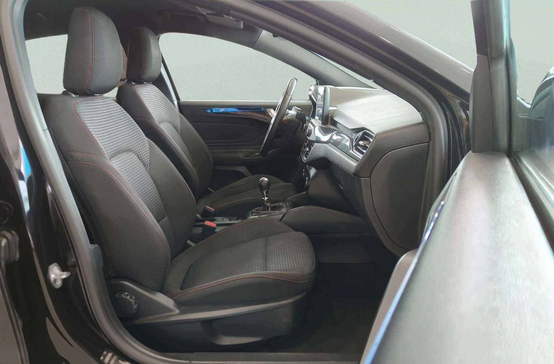 Ford Focus 1.0 EcoBoost MHEV ST-Line - foto 22