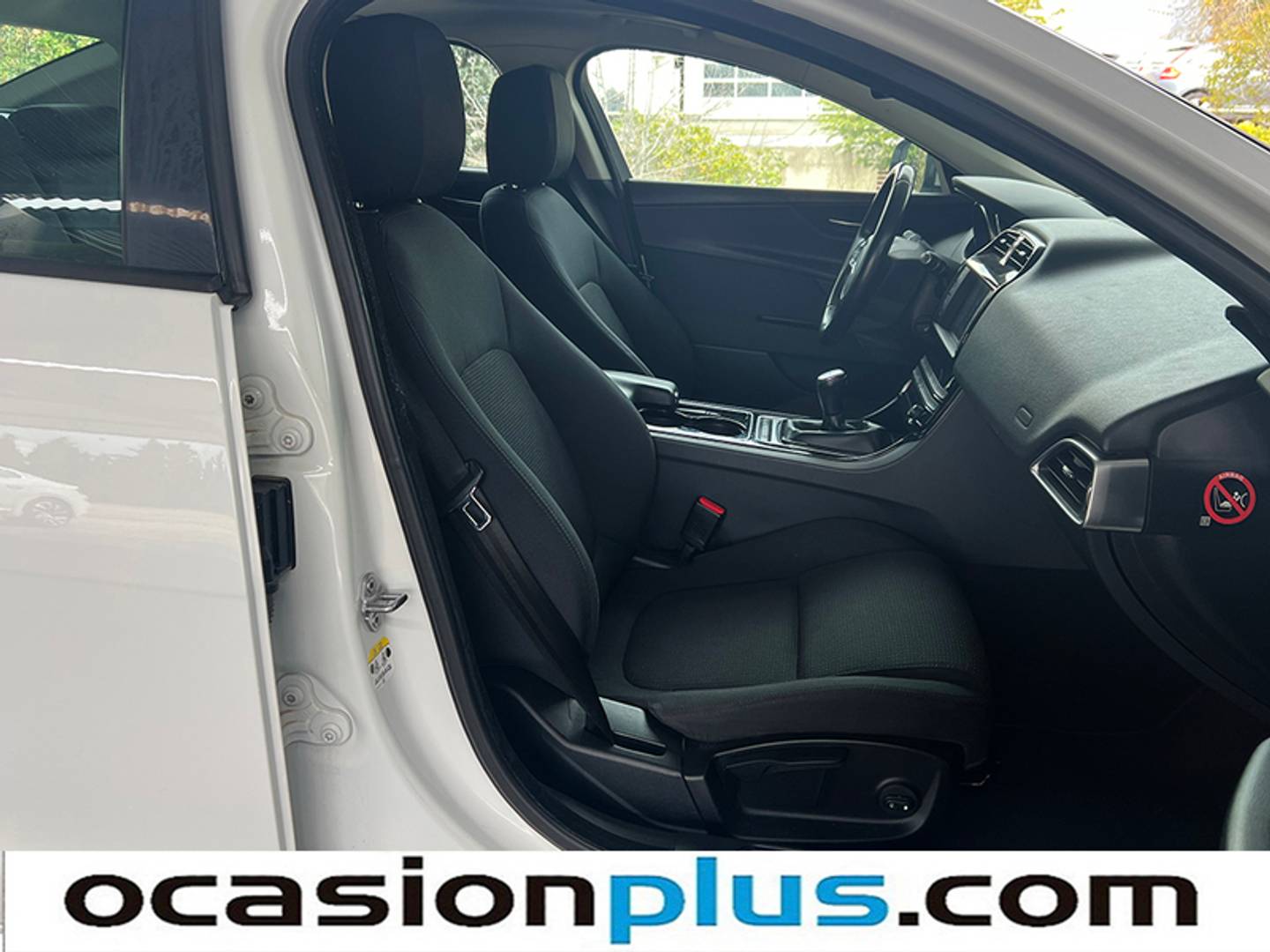 Foto Jaguar XE Jaguar XE 2.0 Diesel XE-Pure RWD (180 CV)