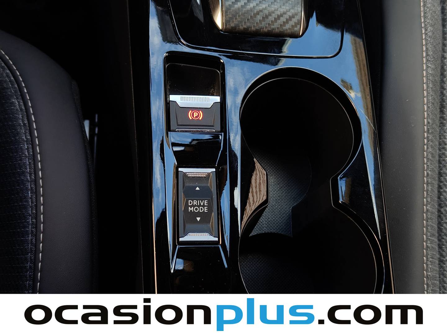 Foto Peugeot 2008 Peugeot 2008 Allure Hybrid eDCS6 (136 CV)