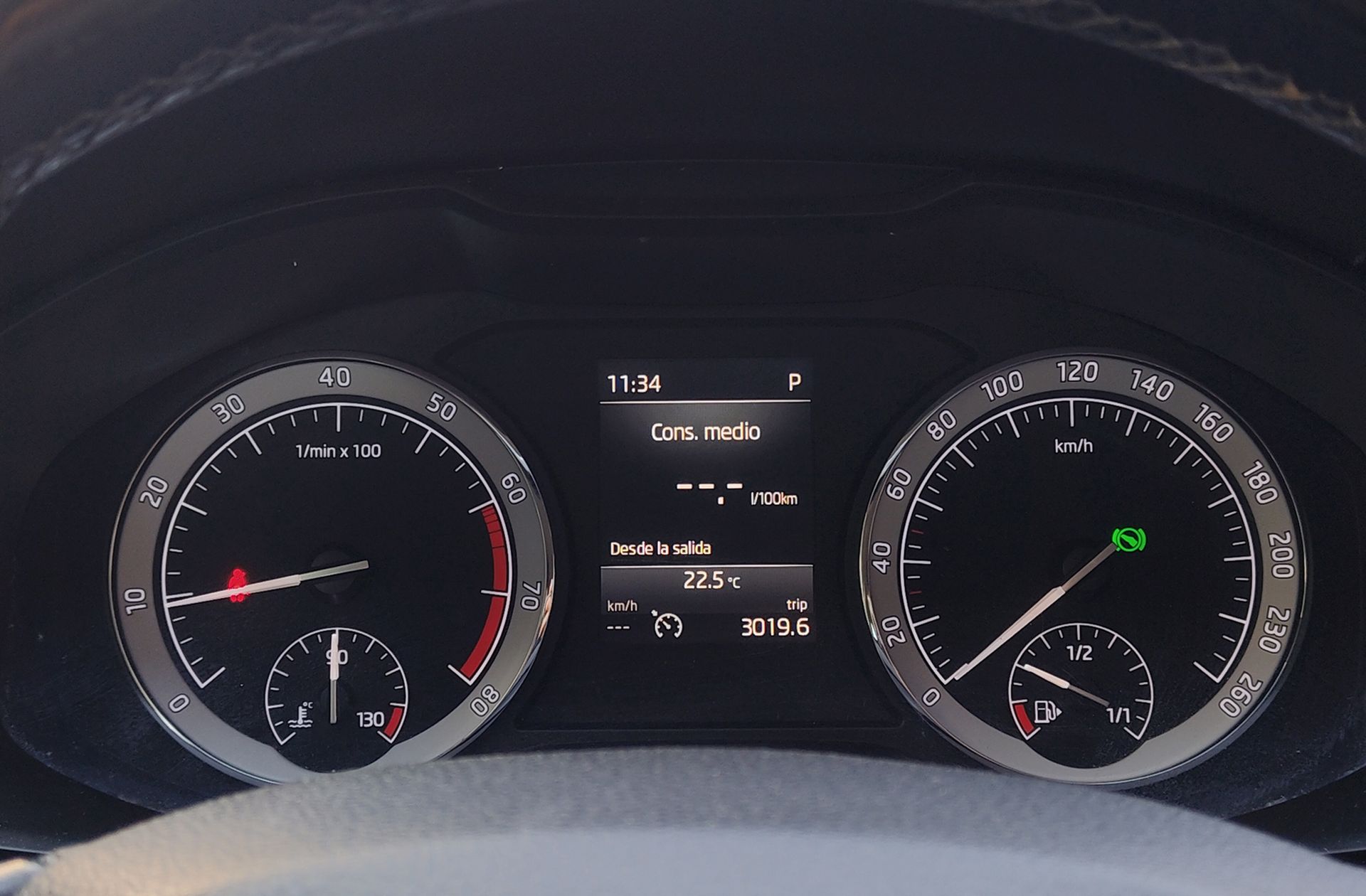 Škoda Karoq 1.5 TSI ACT Ambition DSG - foto 27