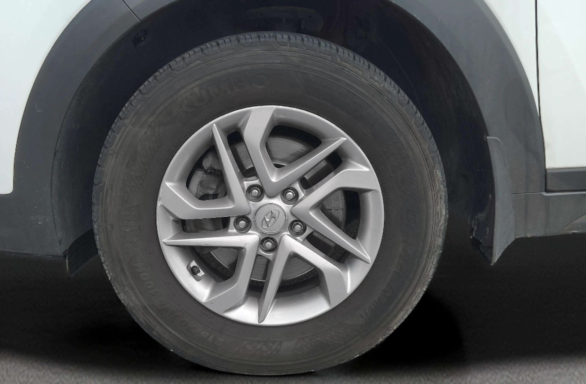 Hyundai Tucson 1.6 GDI BlueDrive Essence 4x2 - foto 23