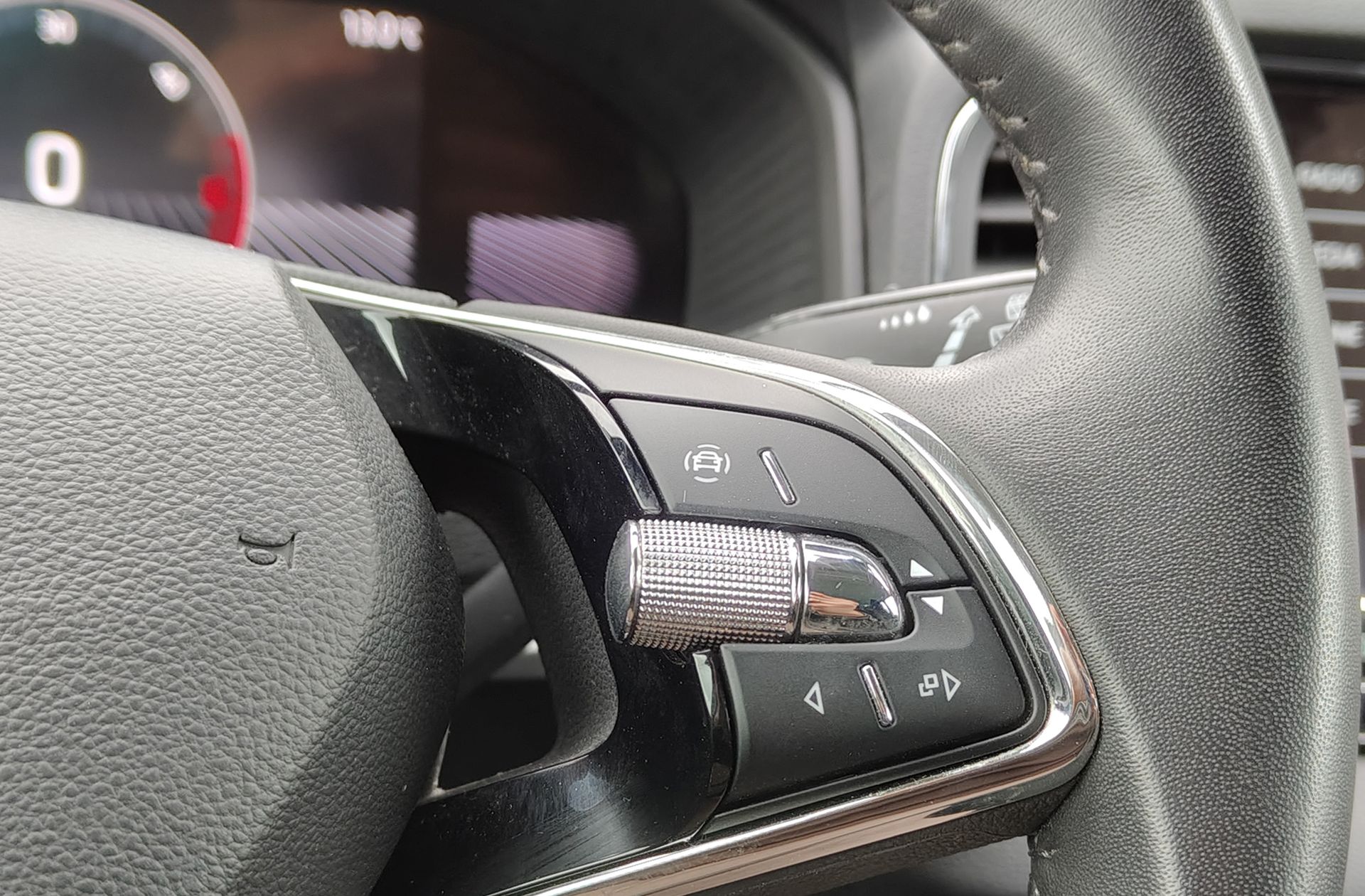 Škoda Karoq 2.0 TDI Selection - foto 27