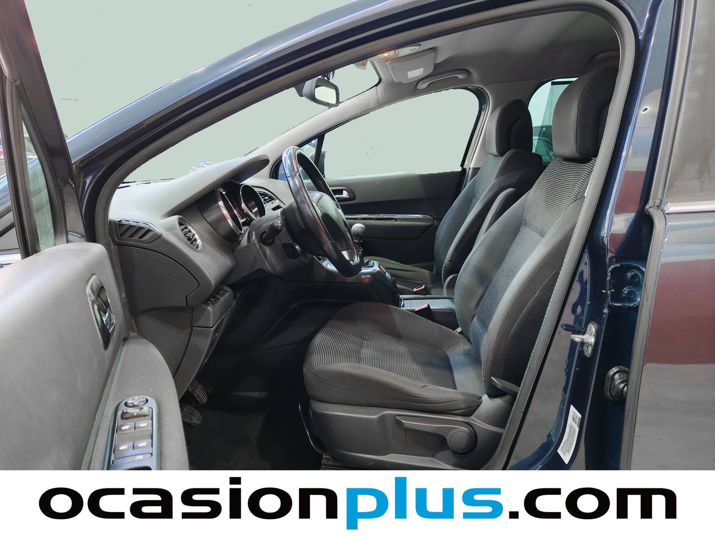 Foto asientos delanteros Peugeot 5008 Peugeot 5008 1.6 BlueHDi Style FAP (120 CV) 7 PLAZAS