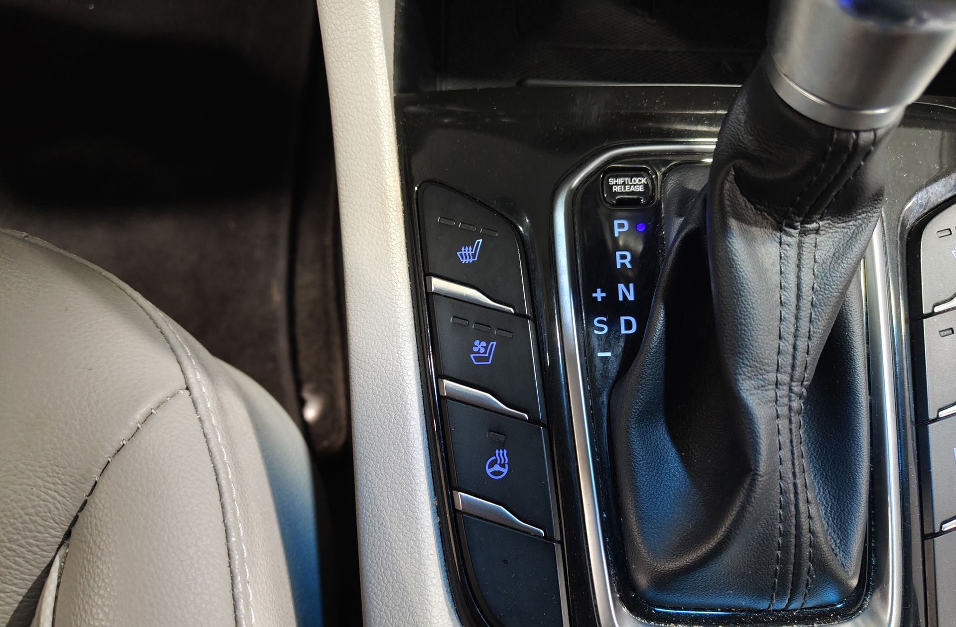 Hyundai Ioniq 1.6 GDI HEV Style DCT - foto 8