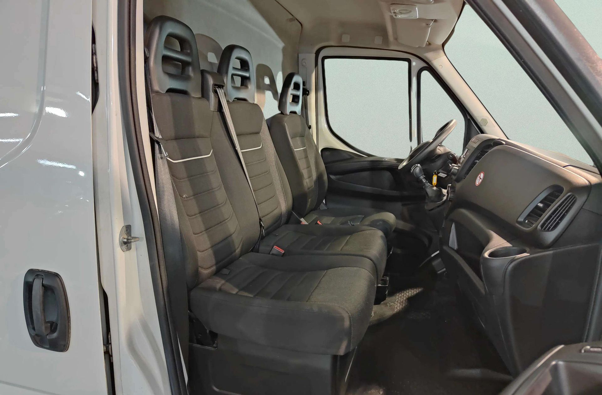 Iveco Daily Furgon 35 S 16 V 3520L/H2 - foto 15