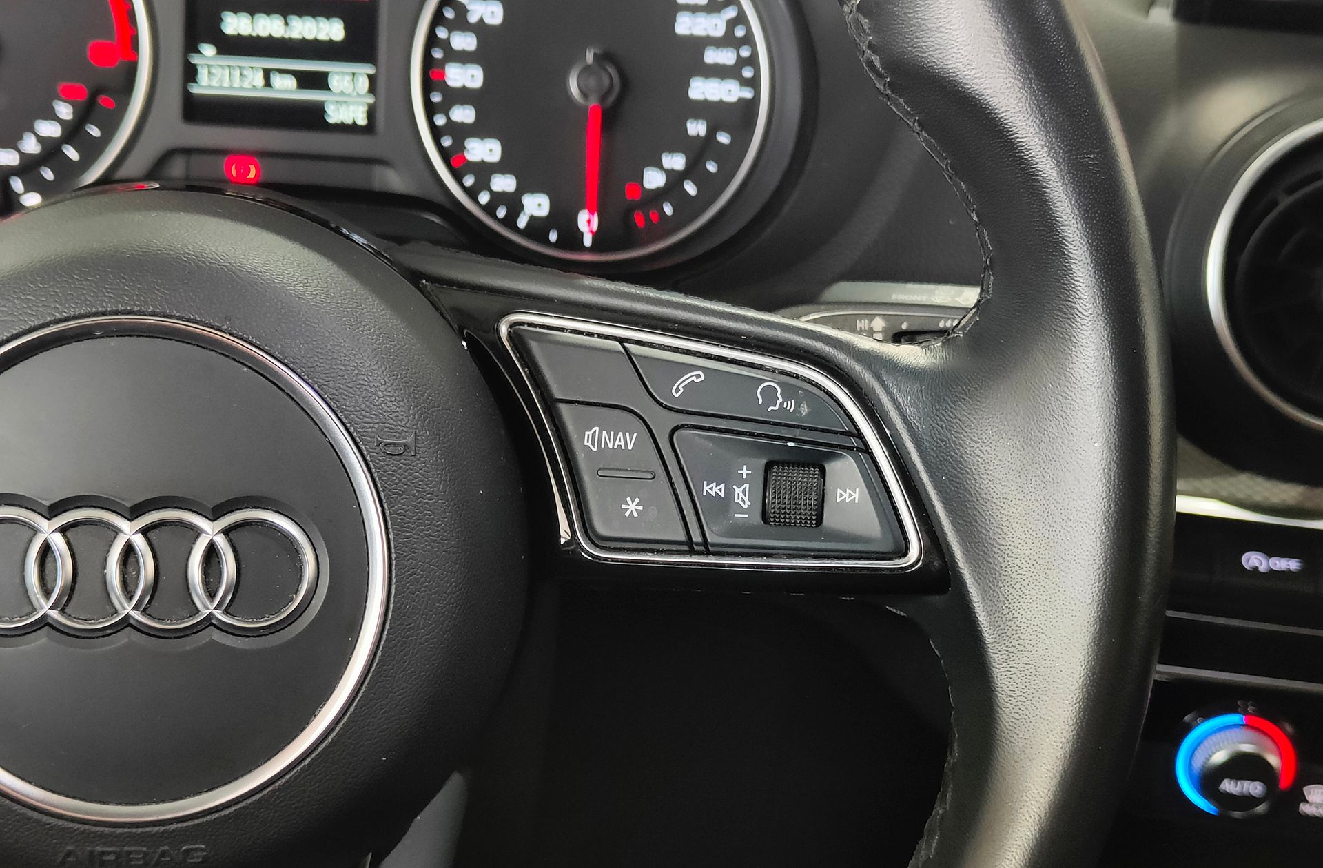 Audi Q2 Advanced 30 TDI - foto 28