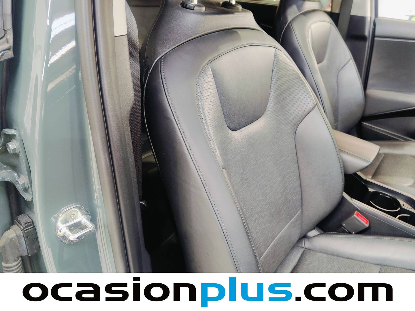 Extras y acabados del KIA Niro KIA Niro 1.6 GDi PHEV Emotion (183 CV)
