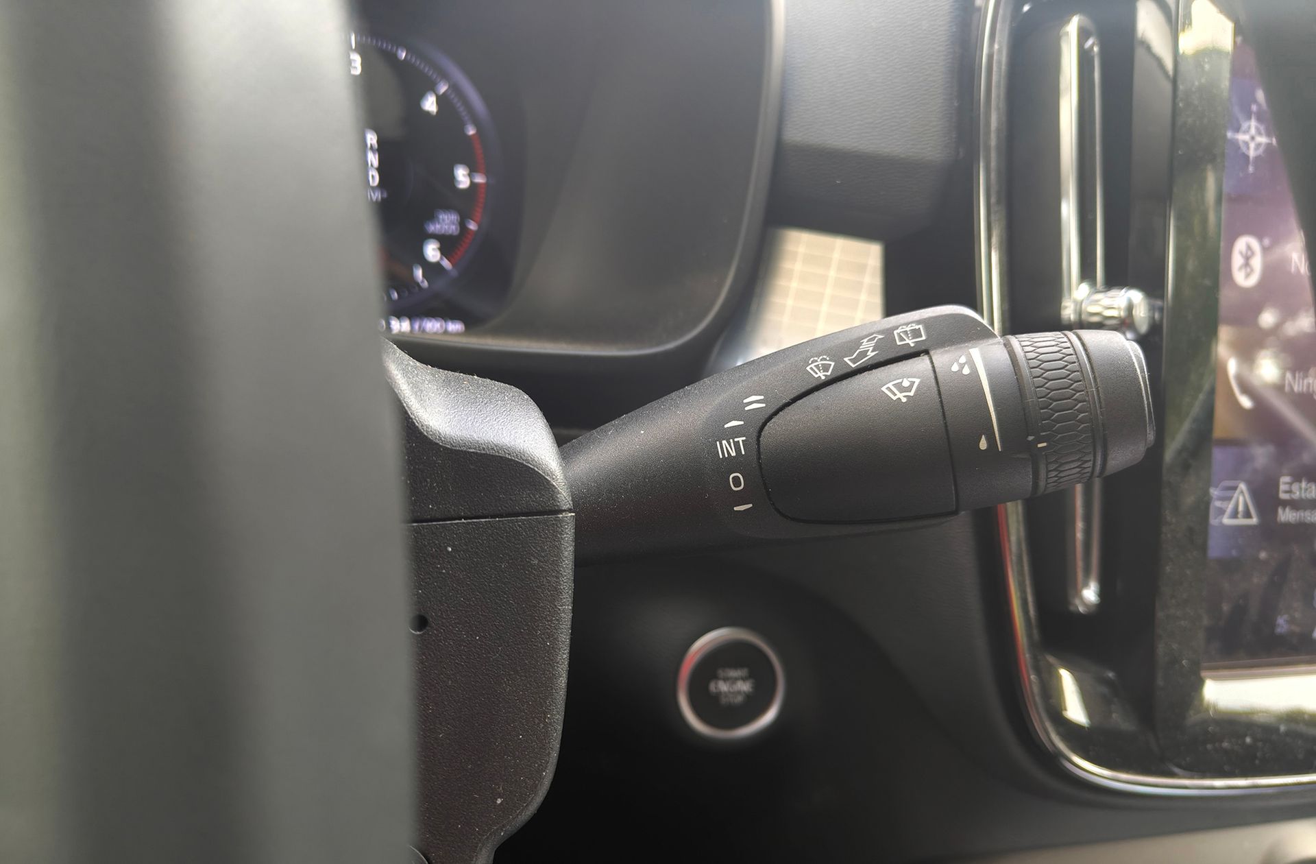 Volvo XC40 D4 Business Plus AWD - foto 26