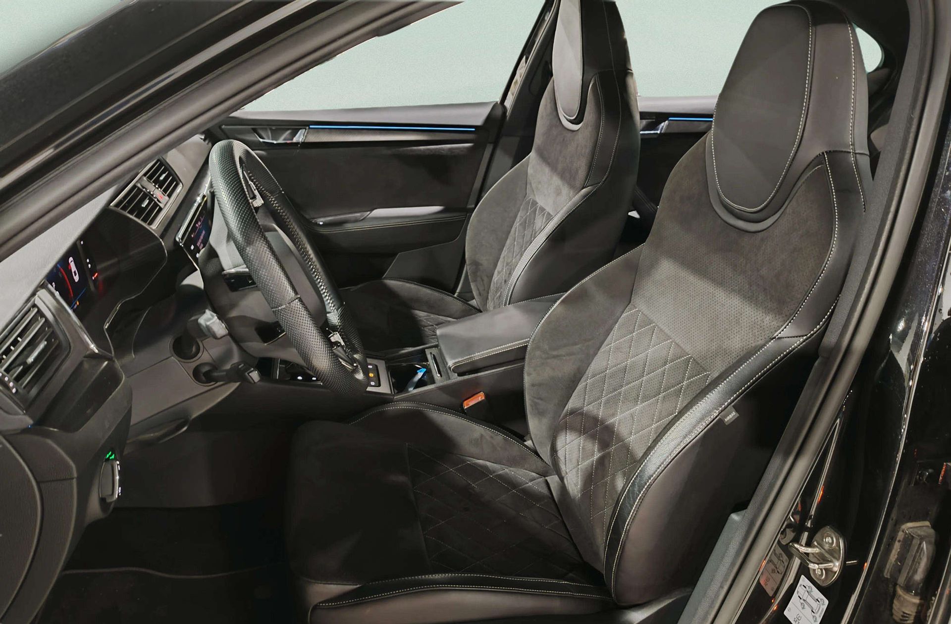 Škoda Superb 1.5 TSI Sport Line DSG - foto 15