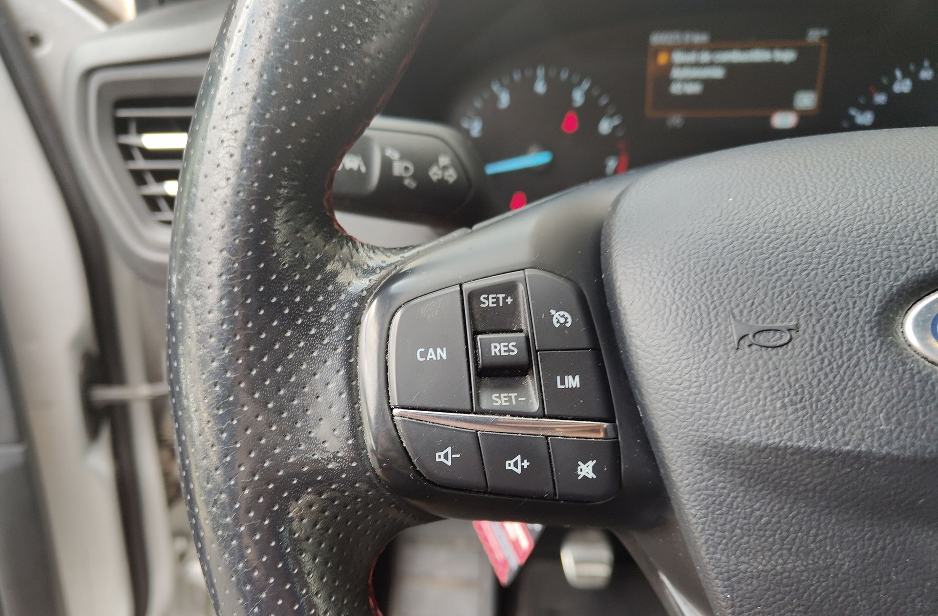 Ford Focus 1.0 EcoBoost ST-Line - foto 26