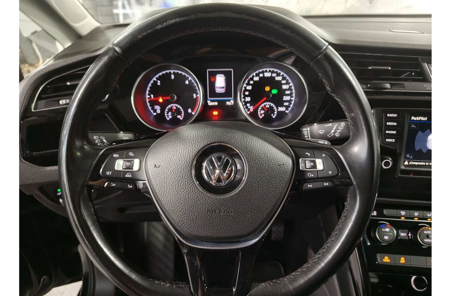 Volkswagen Touran Sport 2.0 TDI BMT DSG - foto 29
