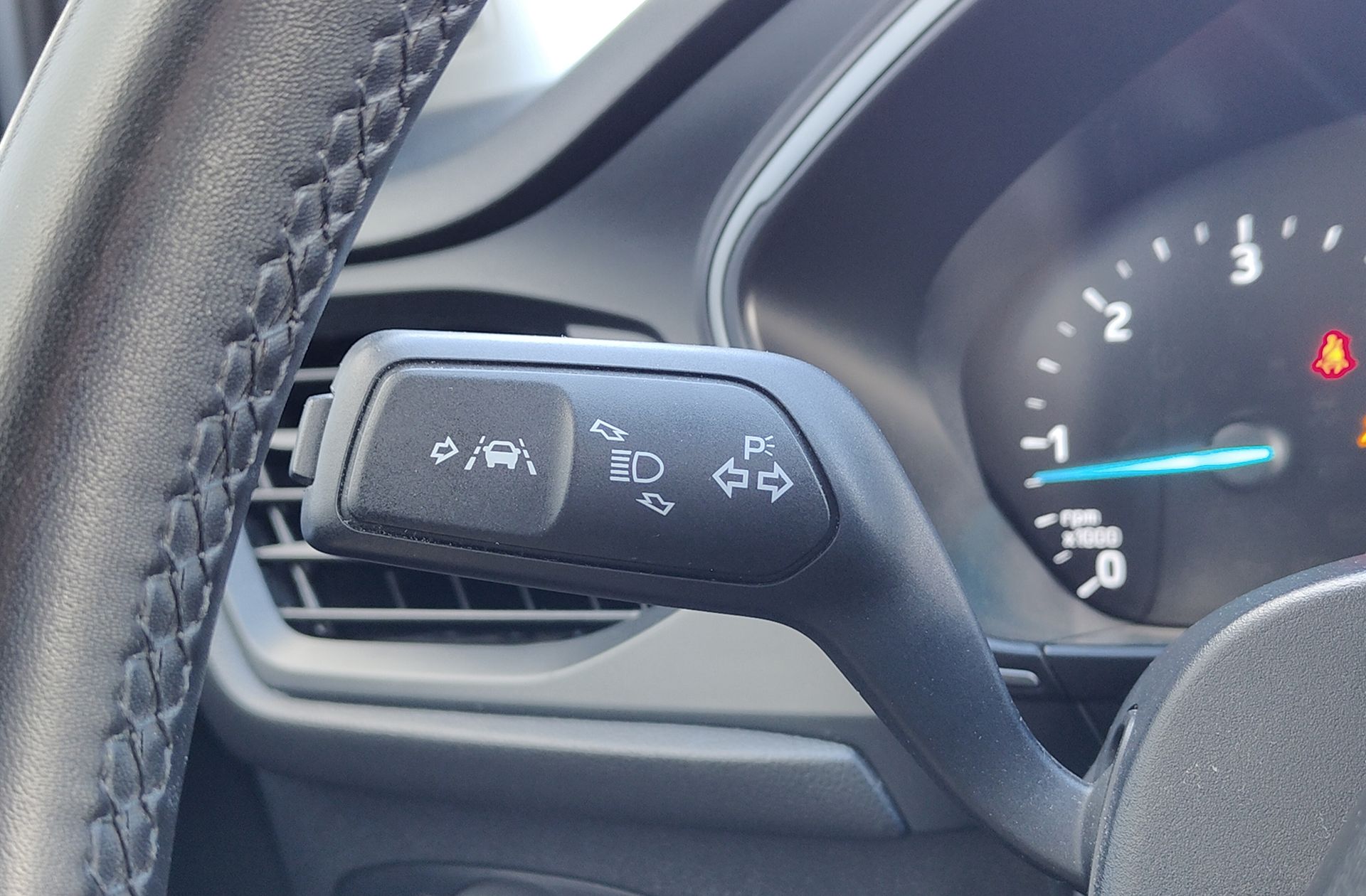 Ford Focus 1.5 EcoBlue Trend+ - foto 26