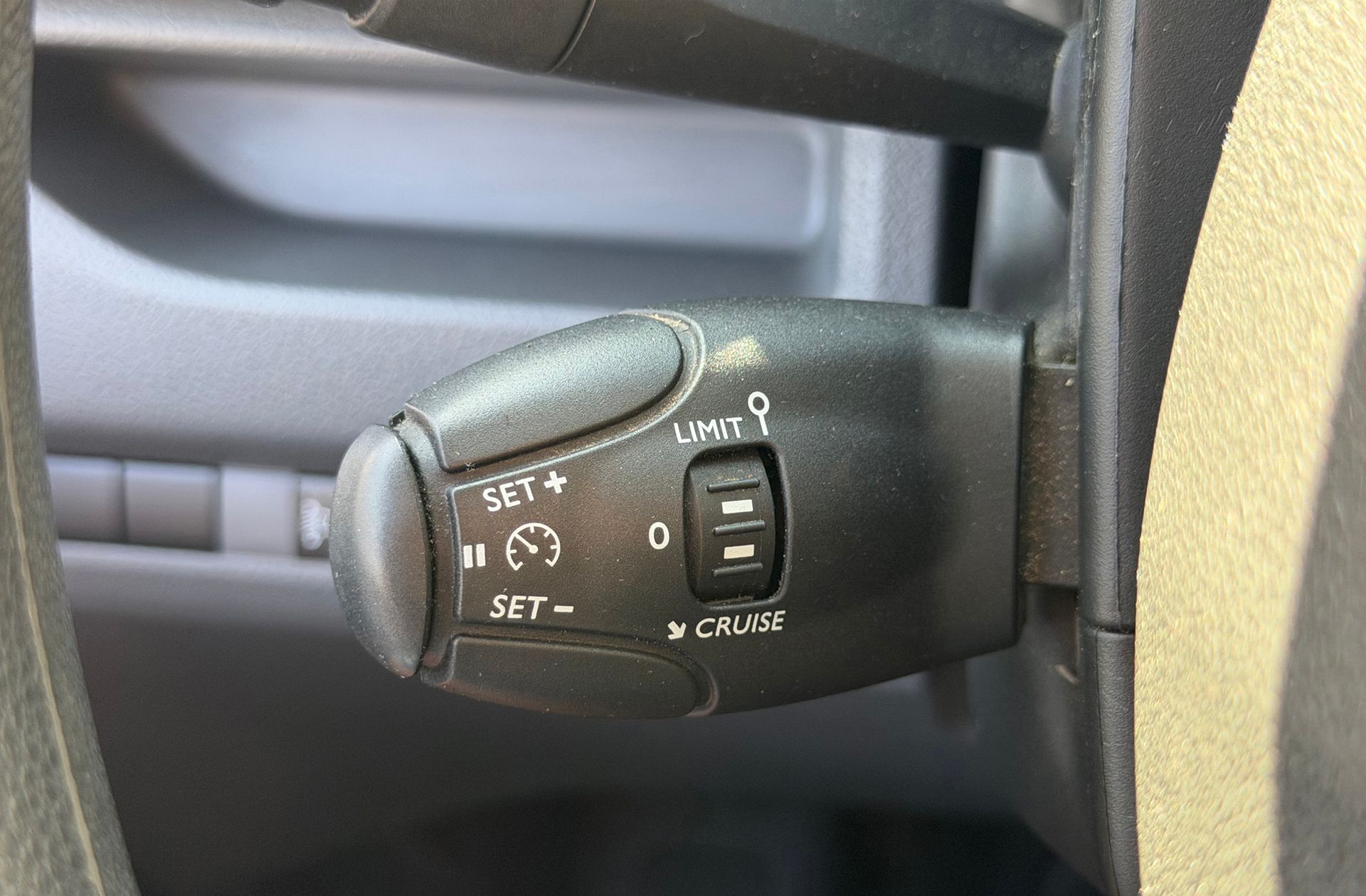 Peugeot Expert Furgon DC 2.0 BlueHDi 120 Pro Standard - foto 19
