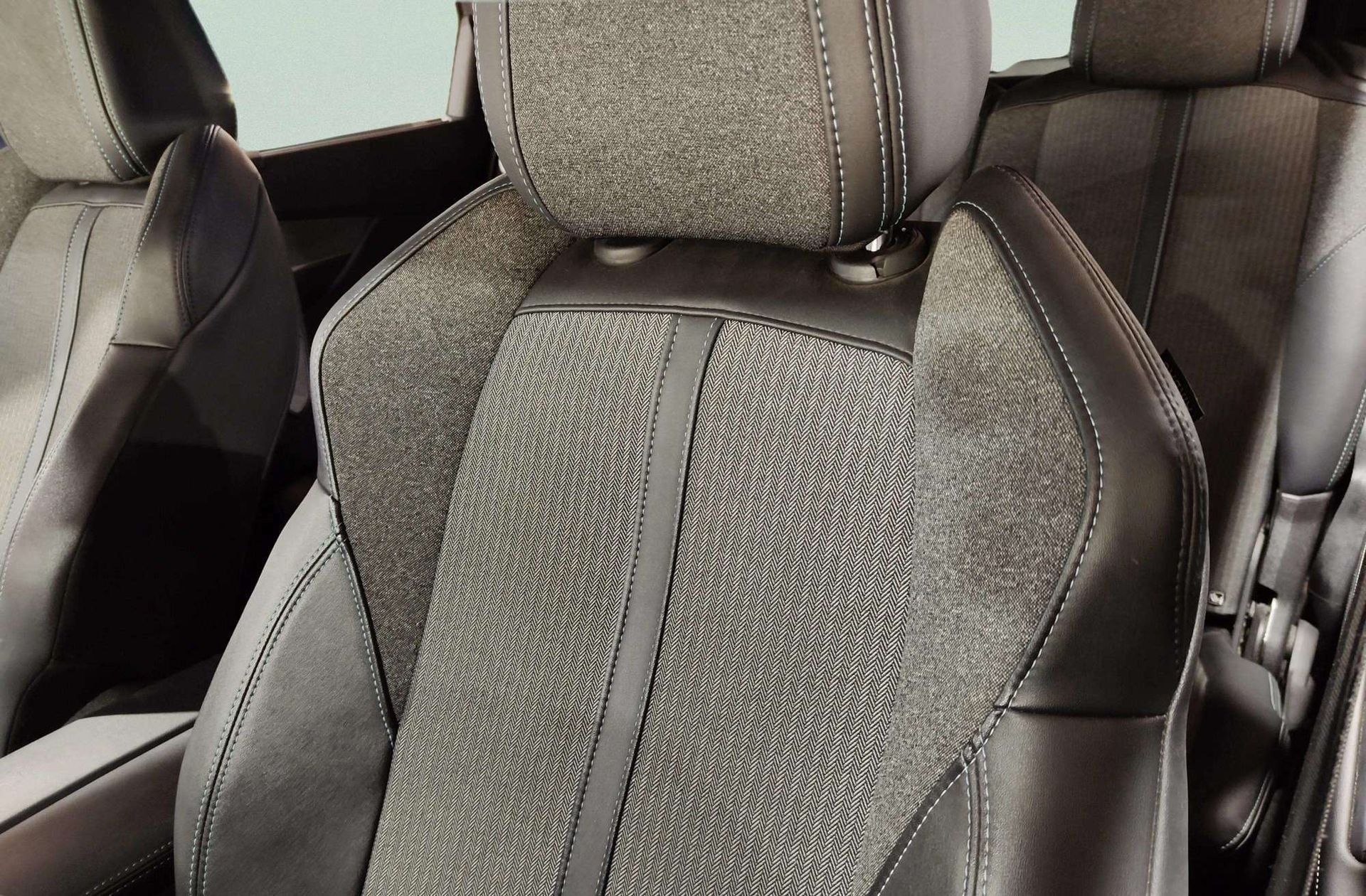 Peugeot 5008 PureTech 130 Allure Pack EAT8 7 plazas - foto 5