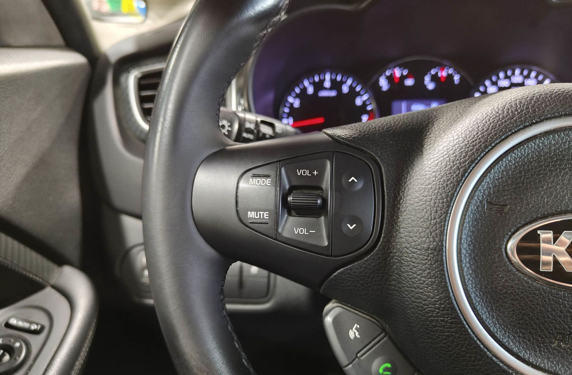 Kia Carens 1.6 GDi Drive - foto 27