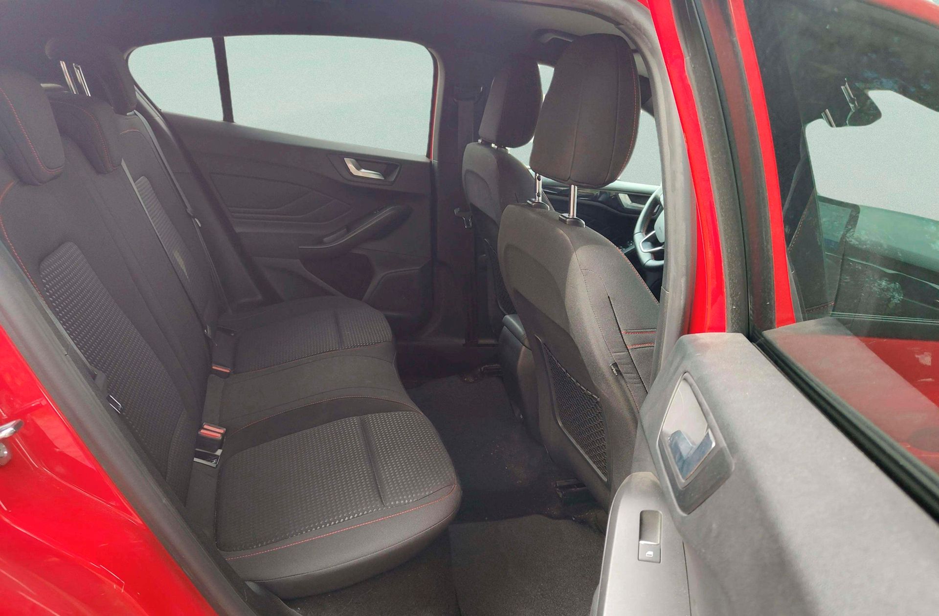 Ford Focus 1.0 EcoBoost MHEV ST-Line - foto 19