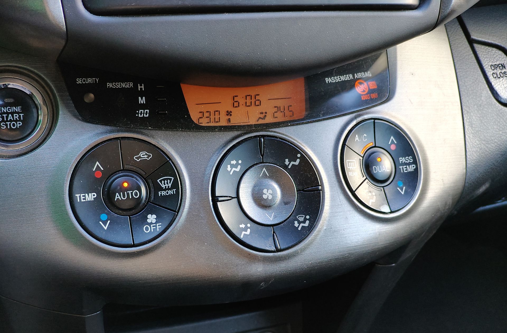 Toyota RAV4 2.2D-4D Advance 4x2 - foto 34
