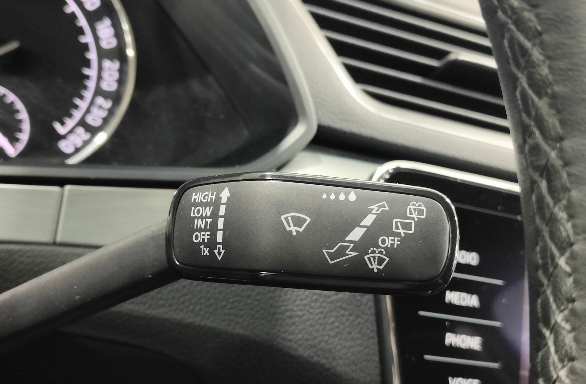 Škoda Superb 1.4 TSI Ambition - foto 27