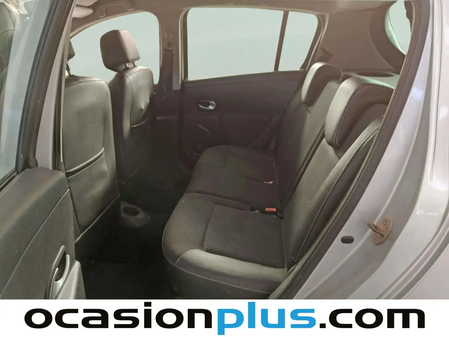 Foto Renault Clio Renault Clio 1.2 16v Pack Authentique (75 CV)