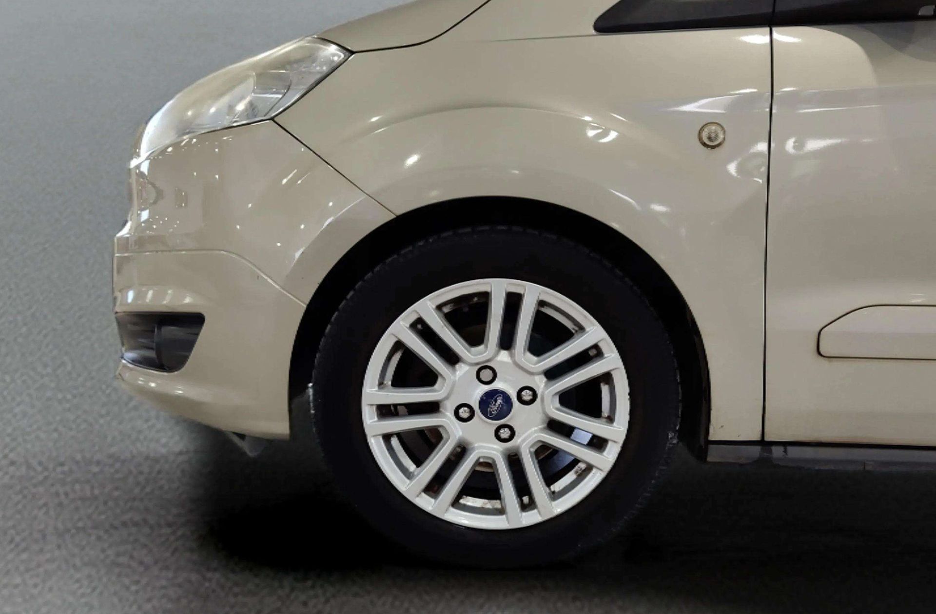 Ford Tourneo Courier 1.0 EcoBoost Titanium - foto 27