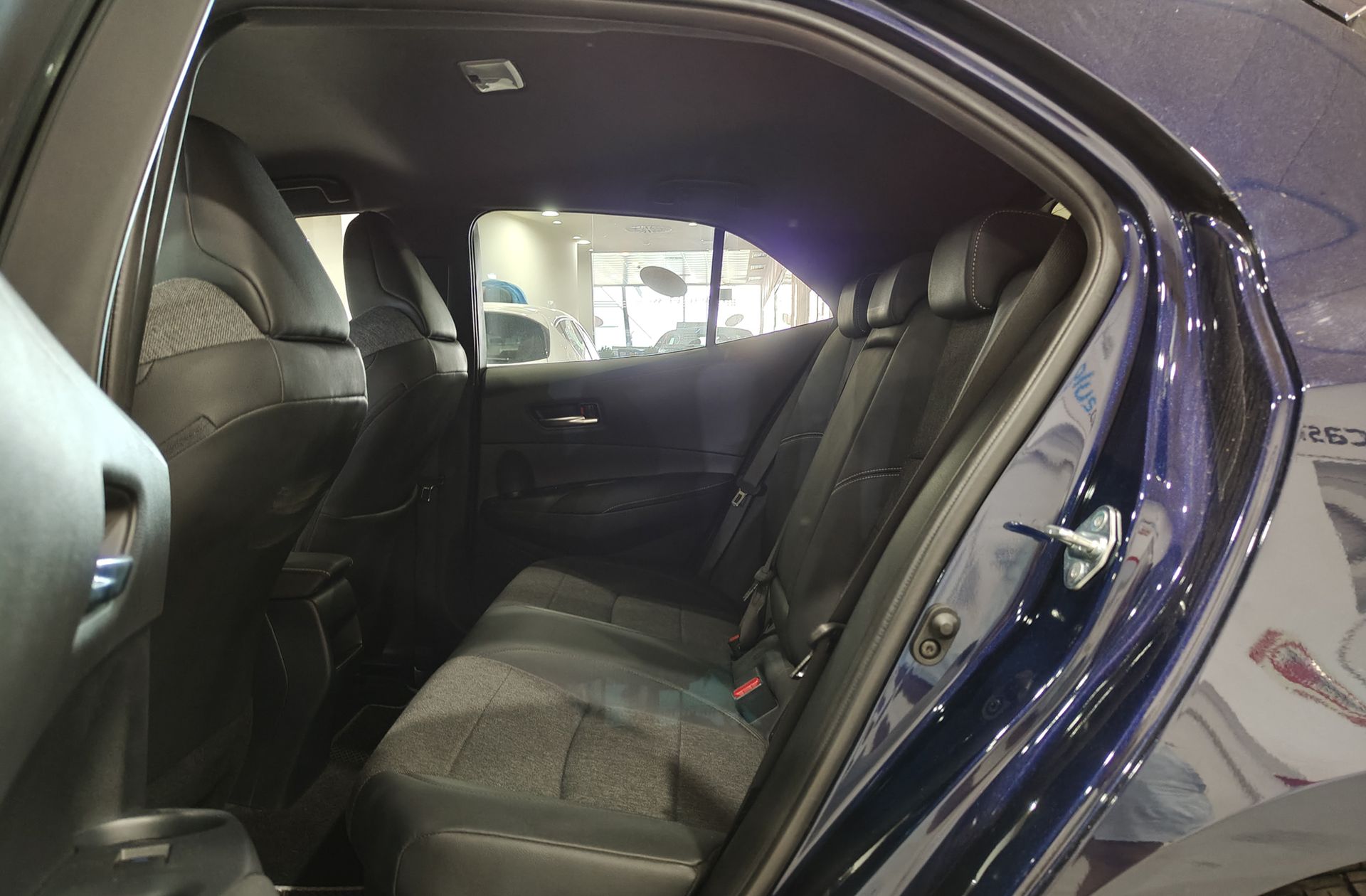 Toyota Corolla 1.8 125H Style E-CVT - foto 10