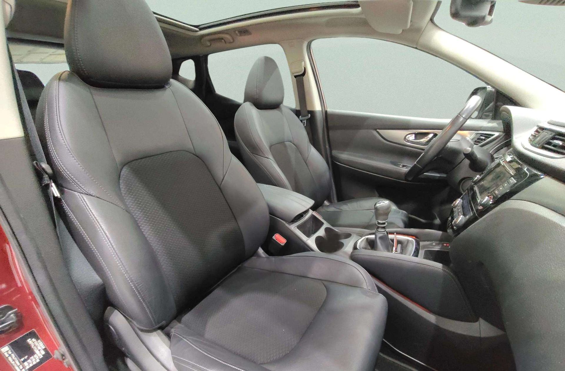 Nissan Qashqai DIG-T 140 Tekna 4x2 - foto 8
