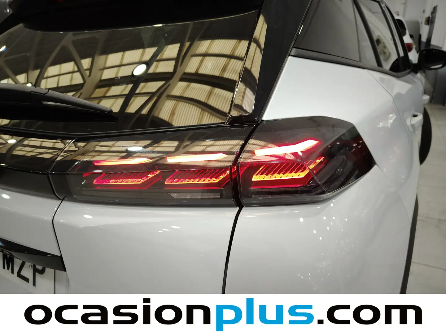 Foto Peugeot 2008 Peugeot 2008 Allure Hybrid eDCS6 (136 CV)