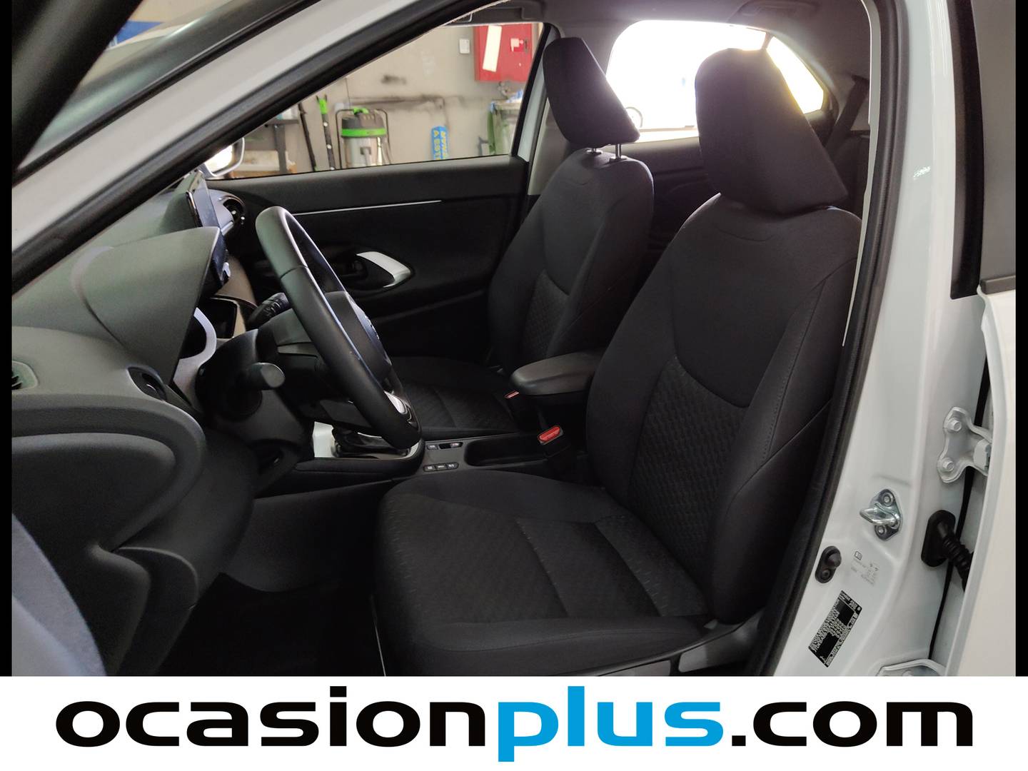 Foto asientos delanteros Toyota Yaris Cross Toyota Yaris Cross 120H Business Plus (116 CV)