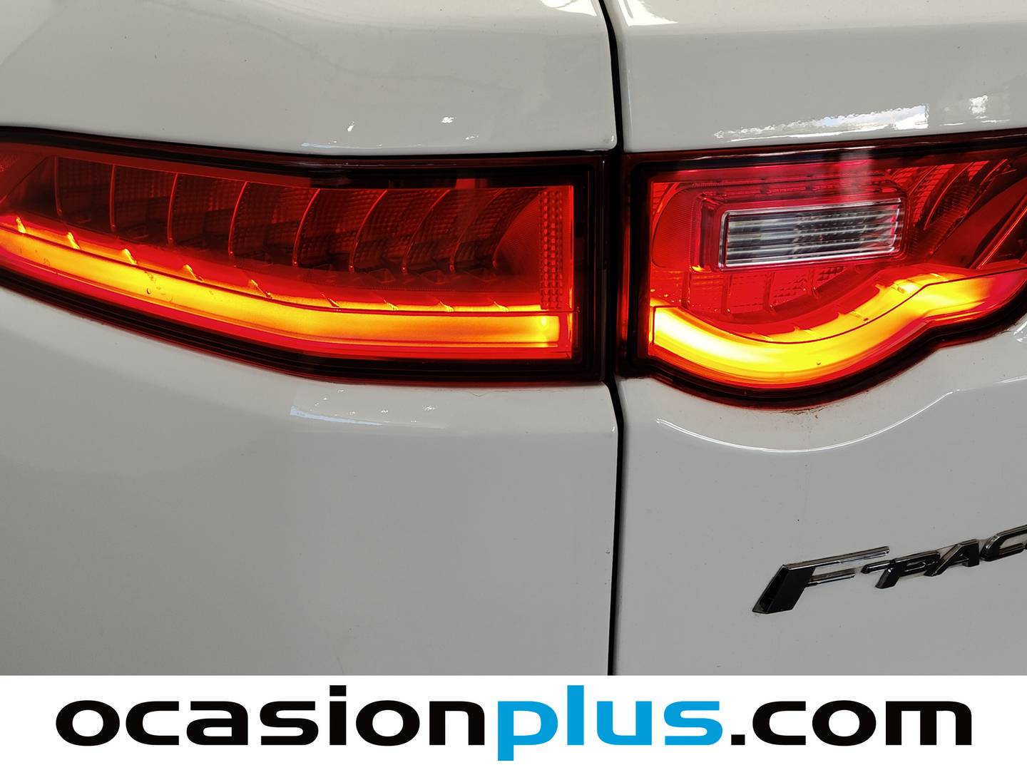 Foto Jaguar F-Pace Jaguar F-PACE 2.0L i4D Pure AWD Auto (180 CV)