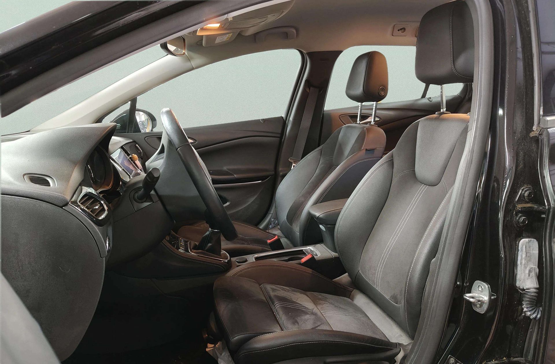 Opel Astra 1.2 Turbo SHR Elegance - foto 12