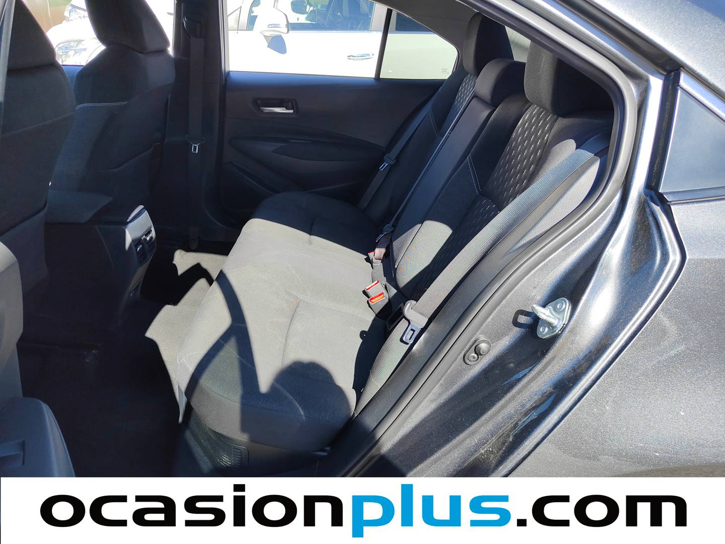 Foto asientos traseros Toyota Corolla Toyota Corolla 140H Style (140 CV)