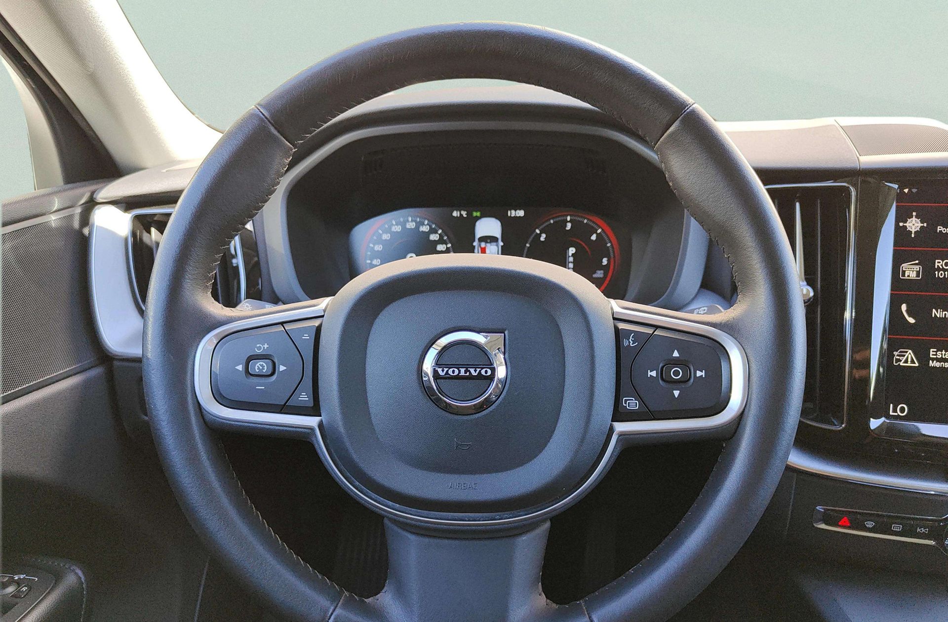 Volvo XC60 B4 Momentum AWD - foto 25