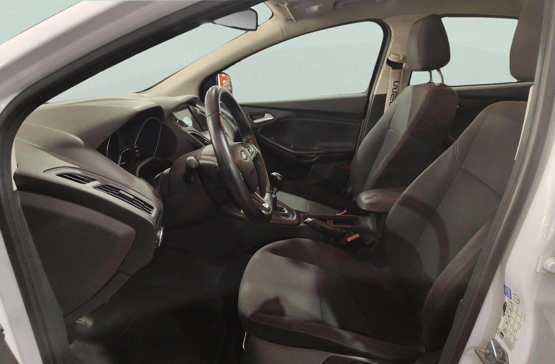 Ford Focus 1.0 EcoBoost Business - foto 11