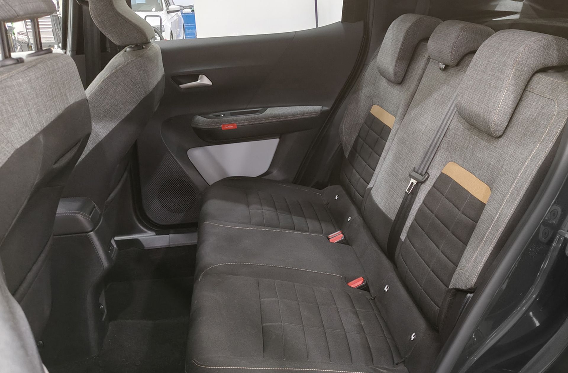 Citroën C3 Aircross Hybrid 145 Plus e-DCS6 - foto 11