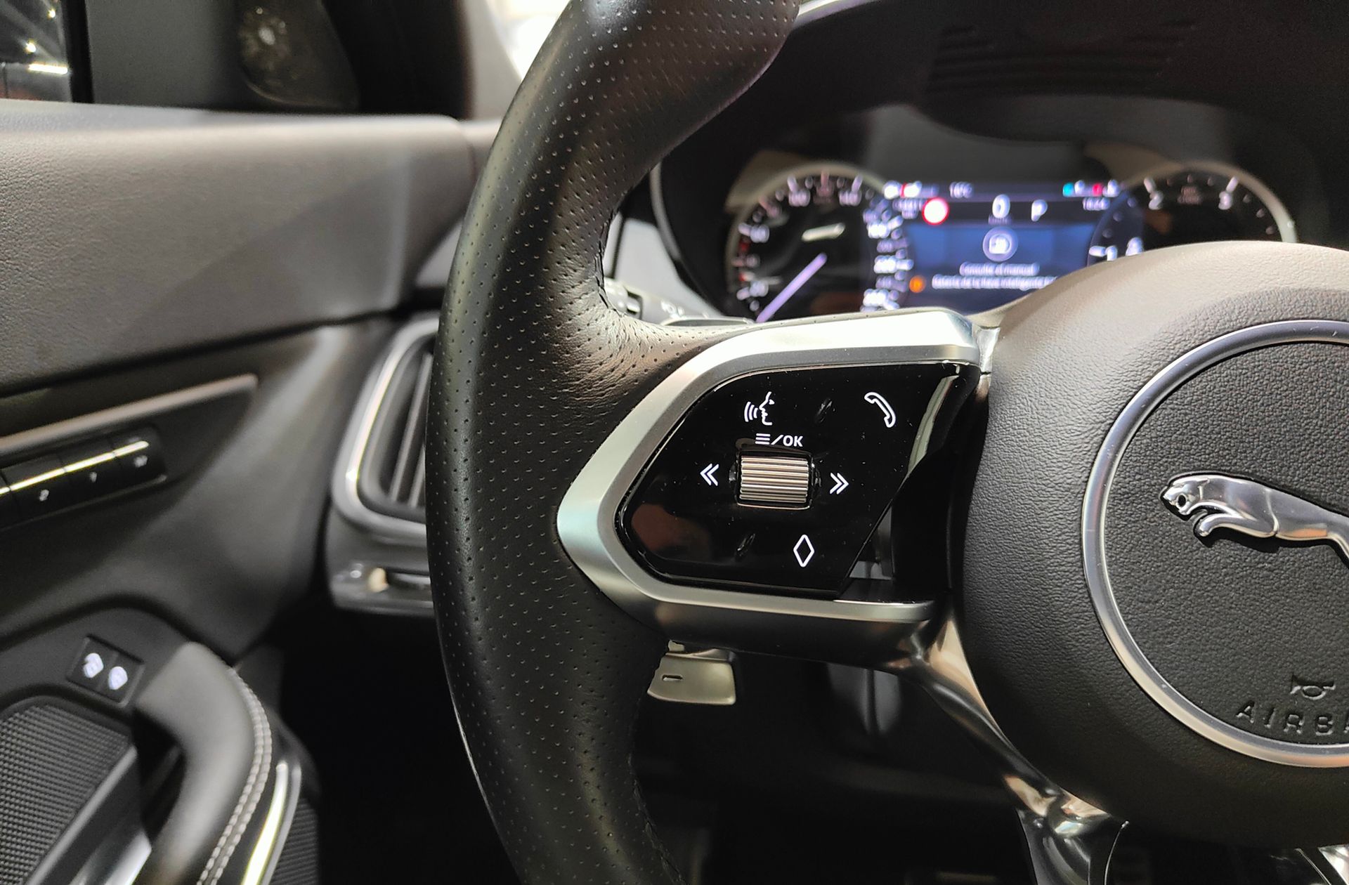 Jaguar E-Pace 2.0D MHEV R-Dynamic S 4WD - foto 29