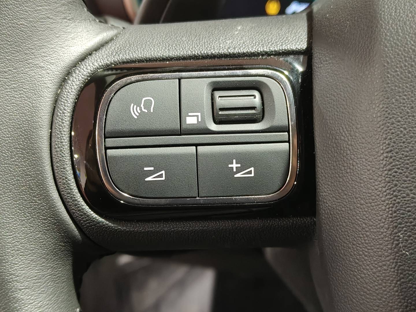 Foto Citroën C5 Aircross Citroen C5 Aircross Plug-in Hybrid 180 Plus e-EAT8 (180 CV)