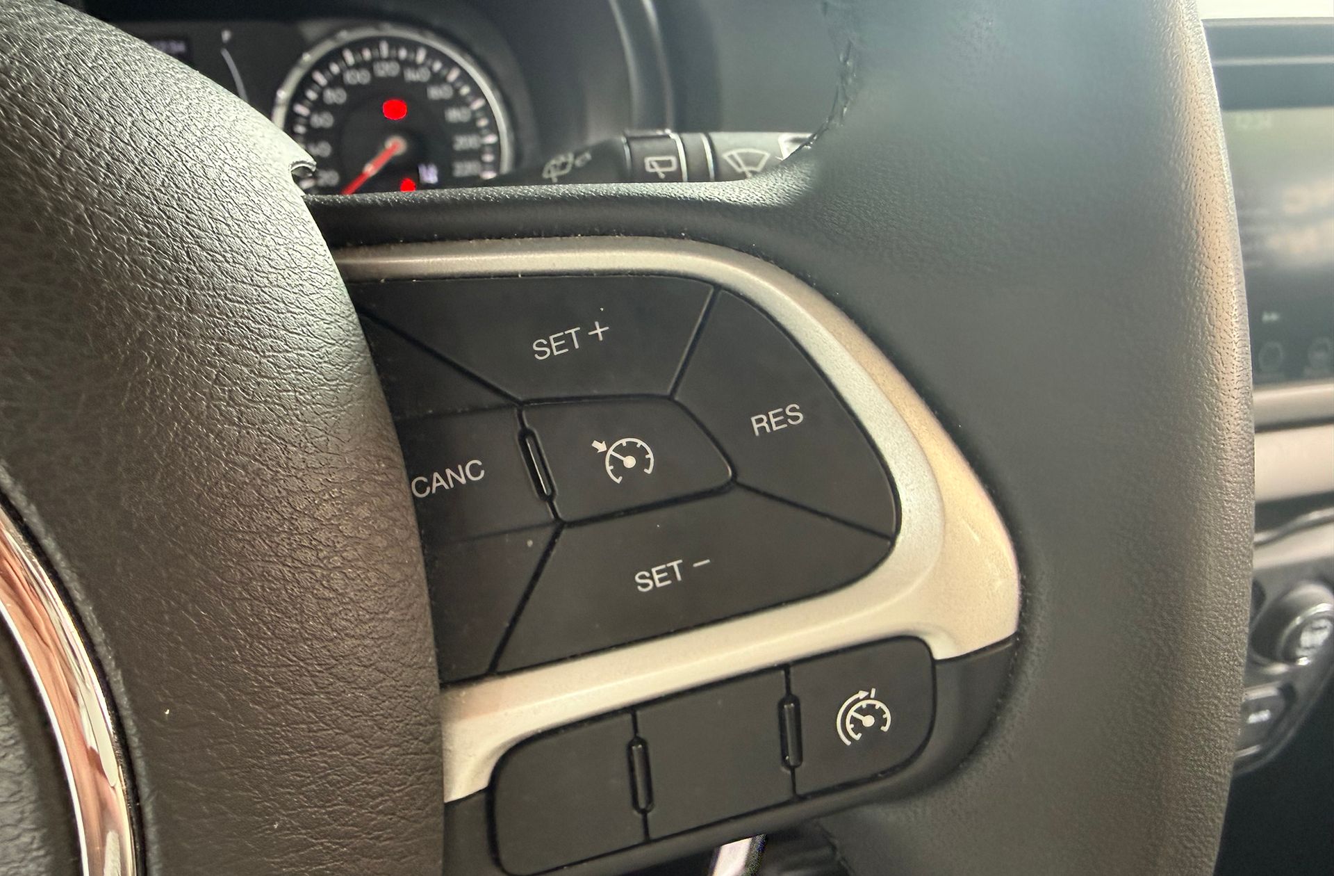 Jeep Renegade eHybrid Longitude ATX - foto 22