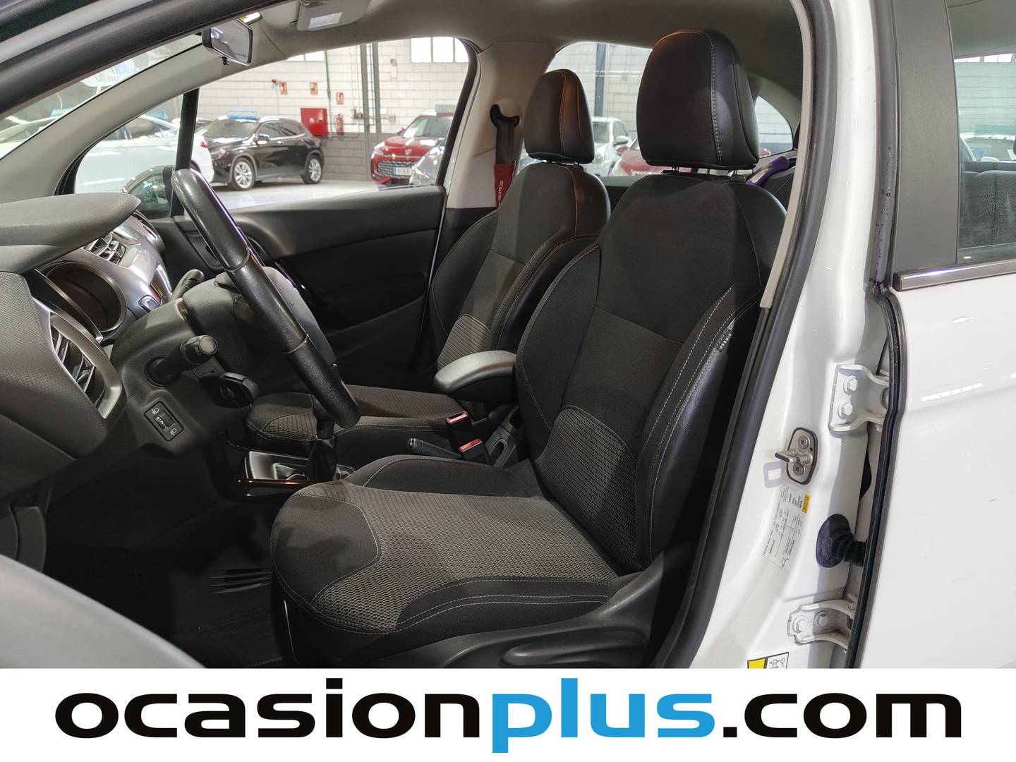 Foto asientos delanteros Citroën C3 Citroën C3 PureTech 82 Collection (82 CV)
