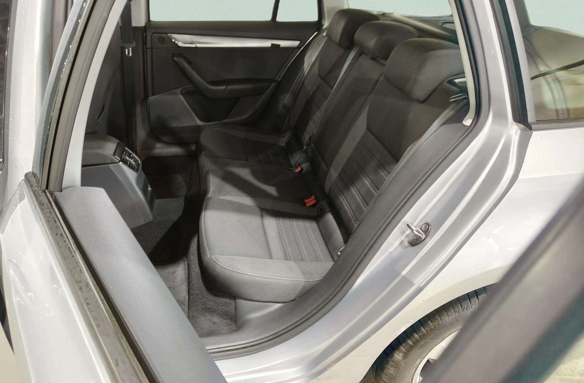 Škoda Octavia Combi 1.6 TDI CR Ambition - foto 14