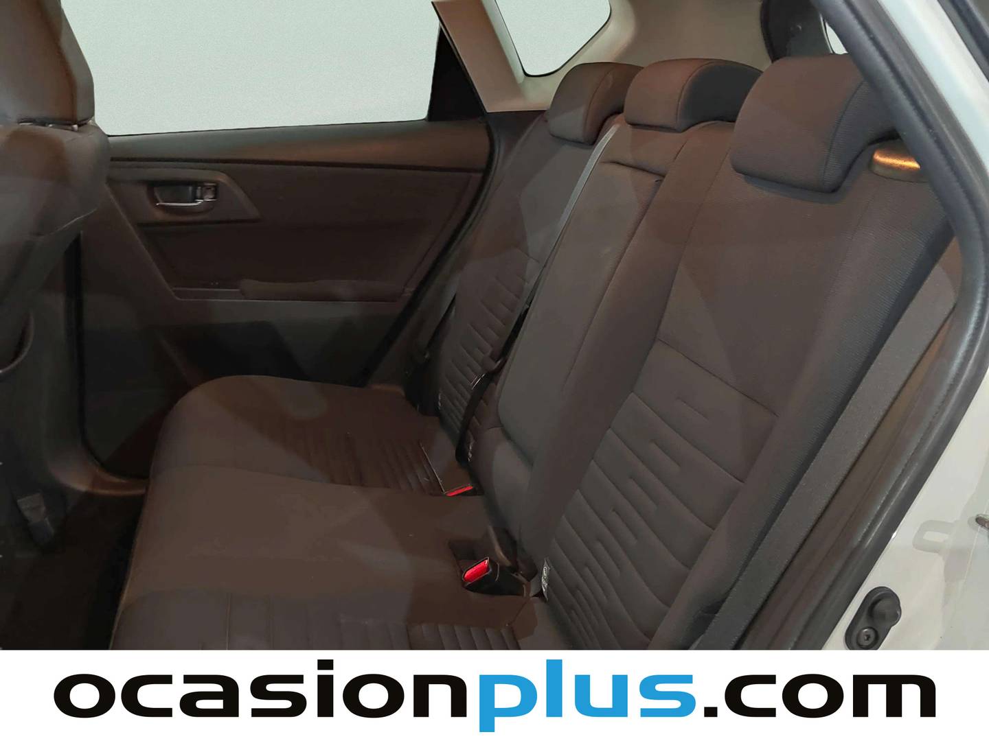 Foto asientos traseros Toyota Auris Toyota Auris 1.8 Hybrid Active (136 CV)