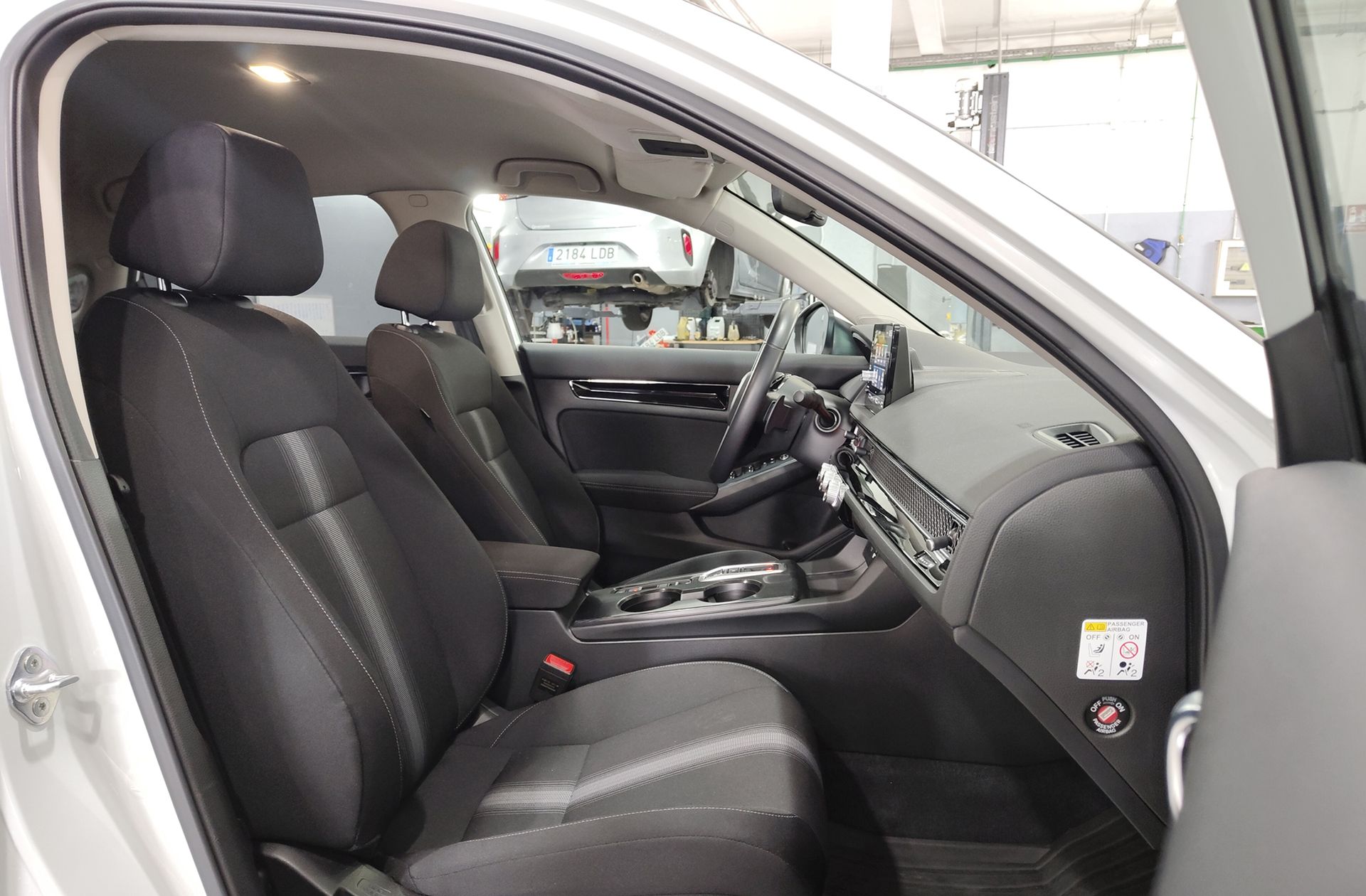 Honda Civic 2.0 i-MMD Elegance CVT - foto 19