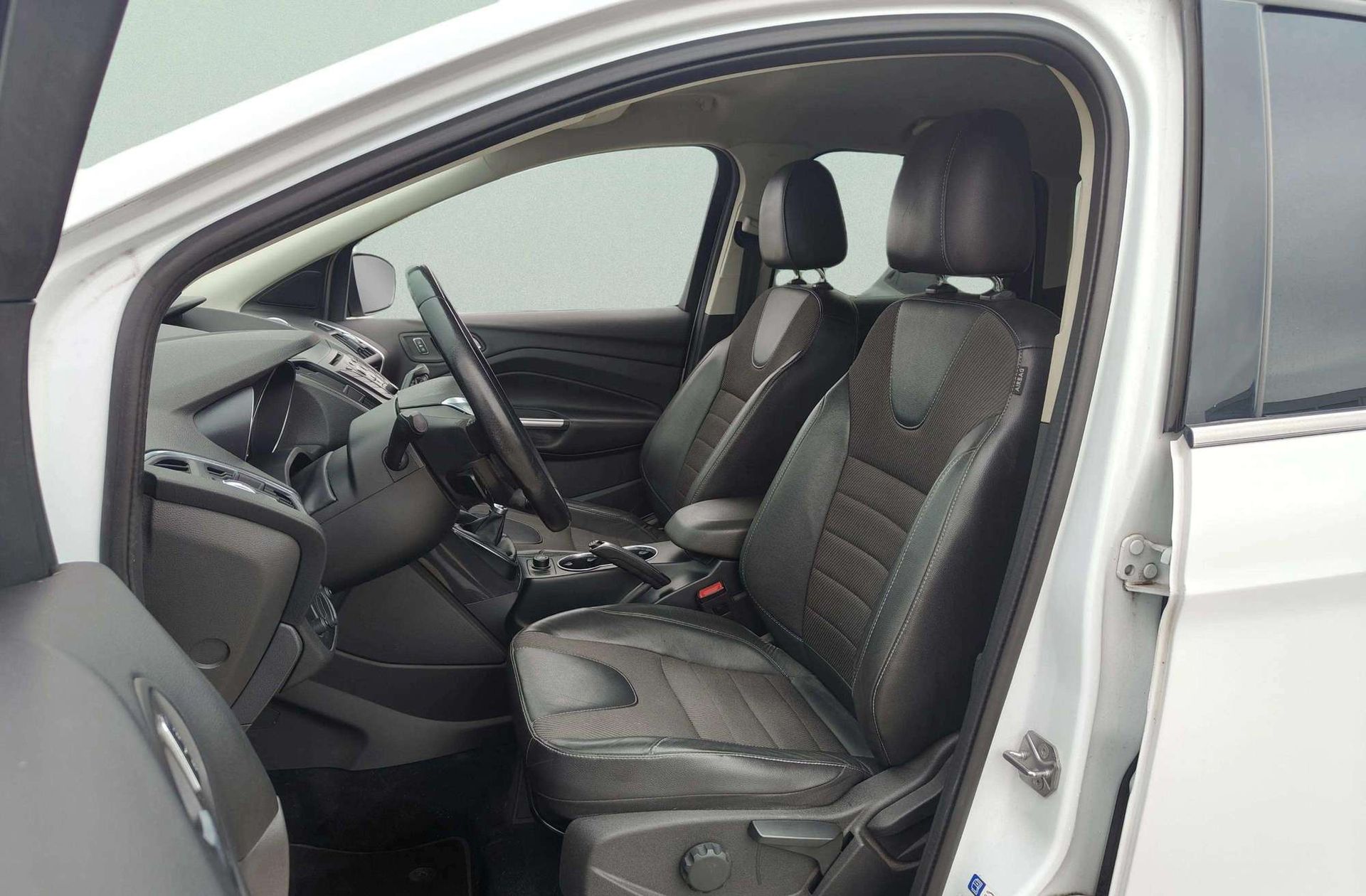 Ford Kuga 2.0 TDCi Titanium 4x2 - foto 10