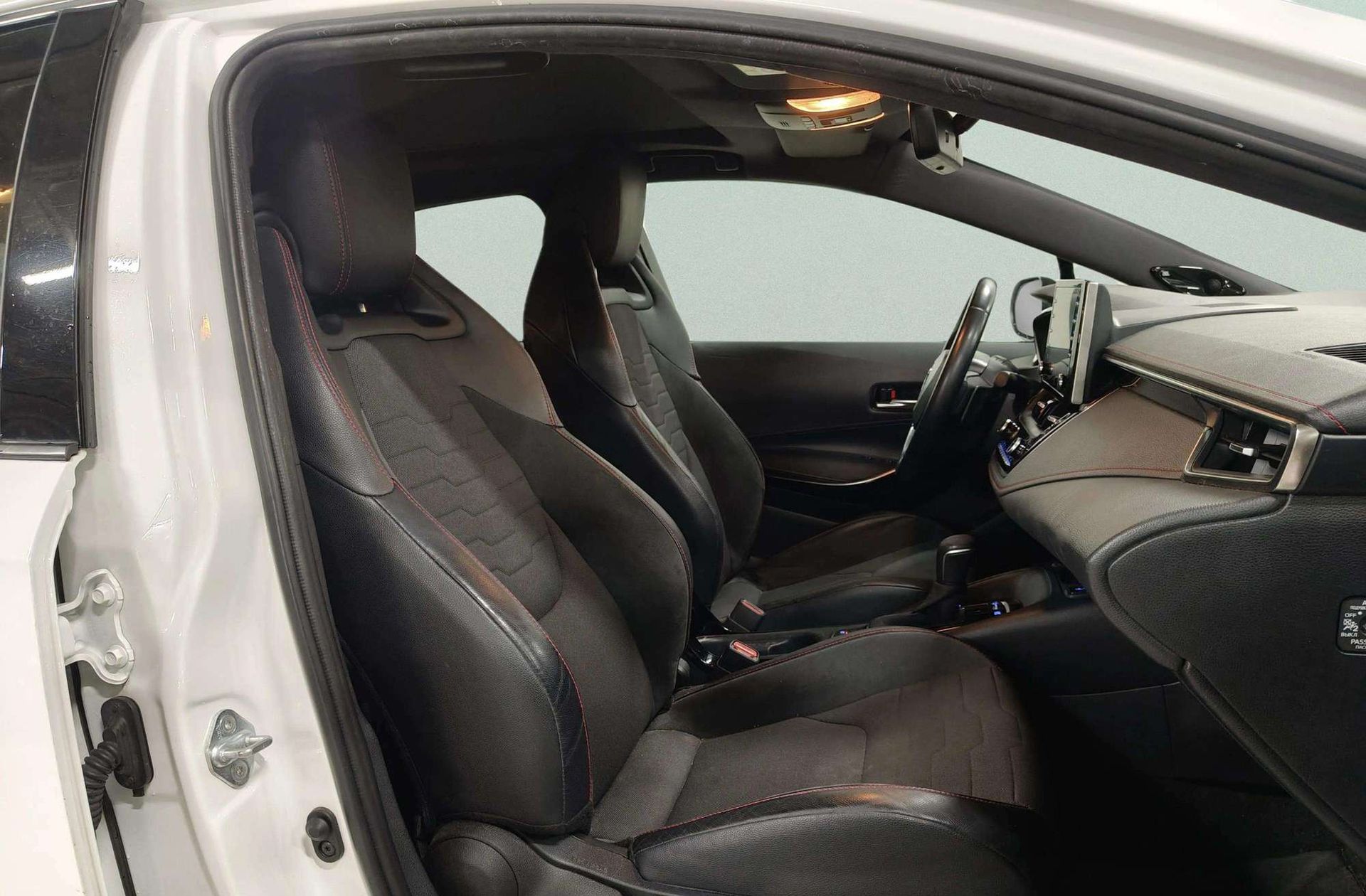 Toyota Corolla 180H Advance E-CVT - foto 22