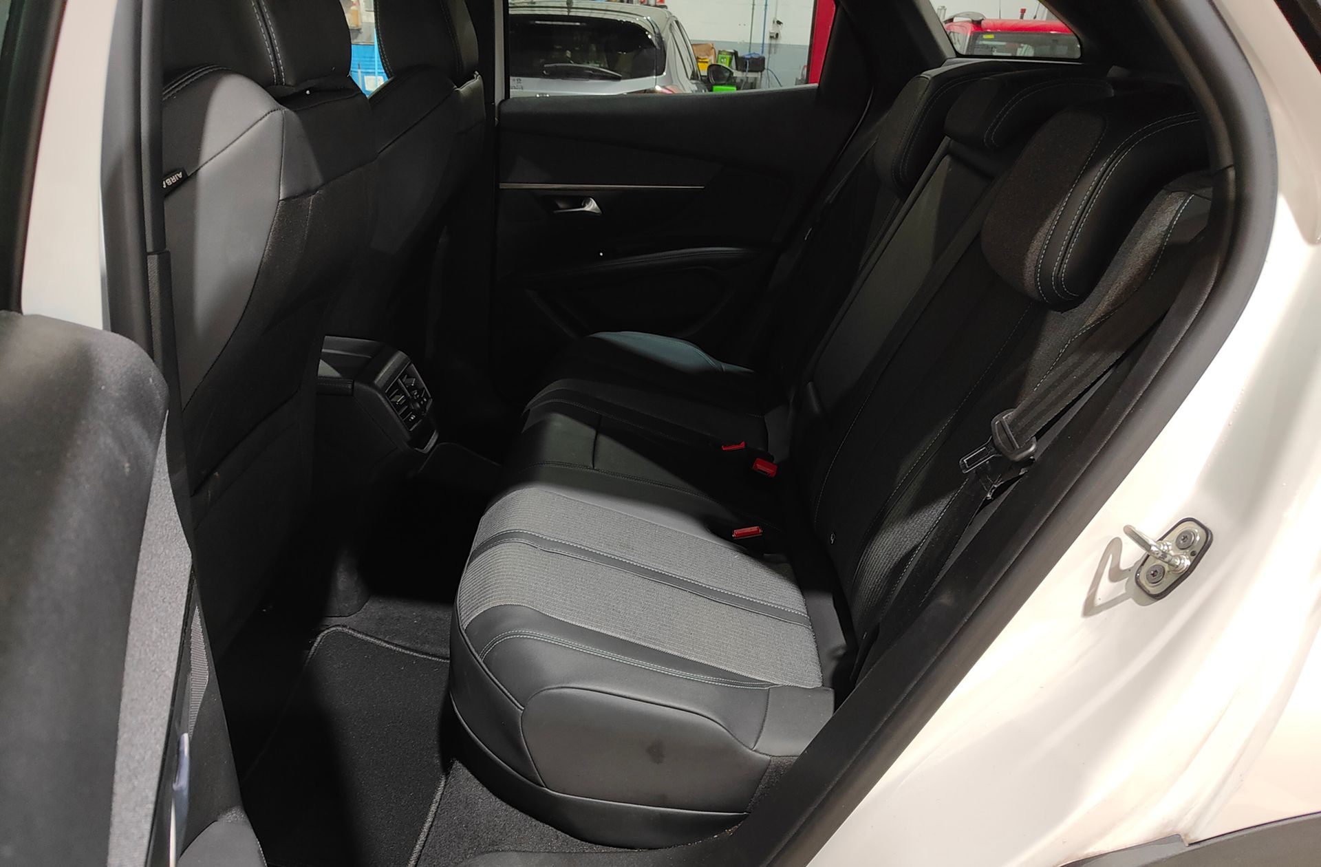 Peugeot 3008 300 Allure Pack e-EAT8 - foto 13