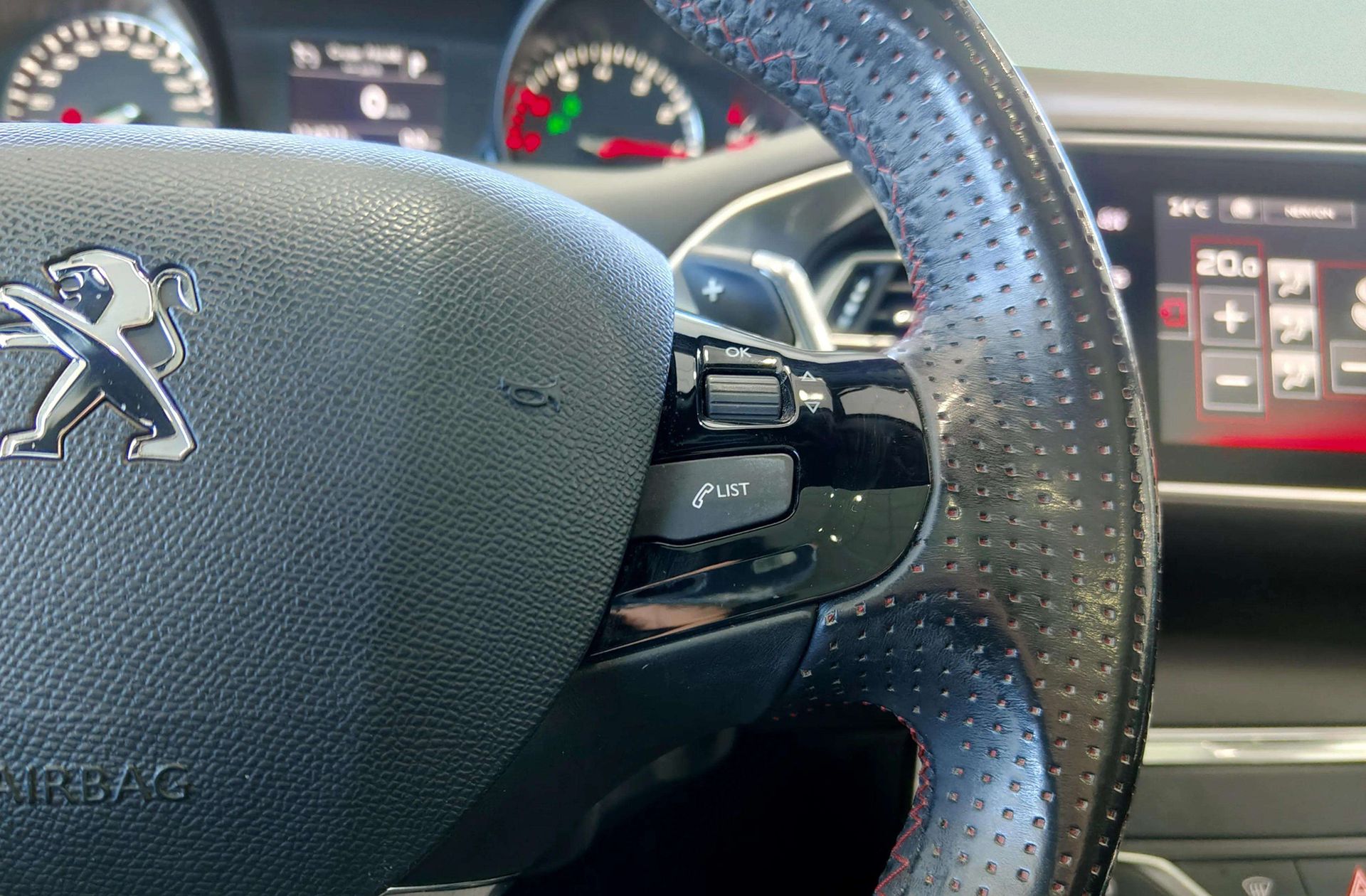 Peugeot 308 1.2 PureTech GT Line EAT6 - foto 33
