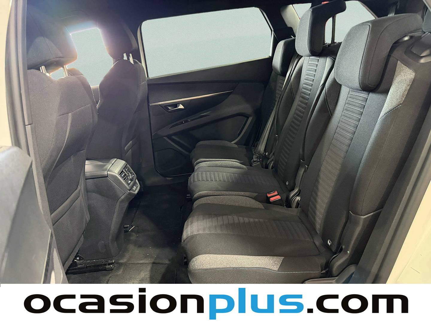 Foto asientos traseros Peugeot 5008 Hybrid Peugeot 5008 Hybrid 1.2 Active Pack eDCS6 100 kW (136 CV) 7 plazas