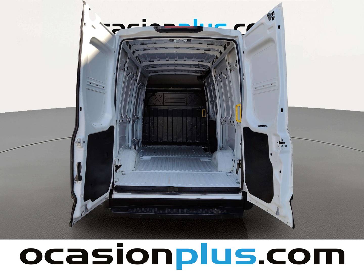 Foto asientos traseros Iveco Daily Iveco Daily Furgon 2.3 TD 35S 16 V 3520L/H2 (156 CV)